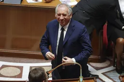 Frans parlement stemt premier Bayrou weg in vertrouwensstemming