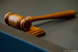 Verdachten in zaak soevereinen blijven in de cel