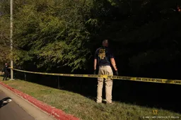 FBI deelt foto's in zoektocht naar schutter Kirk