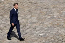 Macron stuurt drie vliegtuigen om te helpen bij bescherming Polen