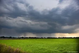KNMI waarschuwt ook in oosten van het land voor onweersbuien