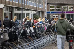 Minister en staatssecretaris op bezoek in Beverwijk na onrust