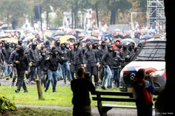 Twee fotojournalisten gewond bij protest Den Haag