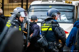Ruim 30 aanhoudingen verricht om rellen in Den Haag