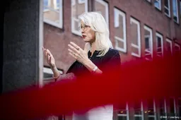 Keijzer verlaagt lat om nareizigers bij familie onder te brengen