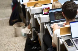 Kwart minder studenten met studieschuld na terugkeer basisbeurs