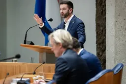 DENK dient motie van wantrouwen in tegen Van Oosten