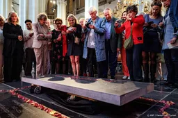 Schrijverssteen voor Annie M.G. Schmidt onthuld in Amsterdam