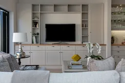 Achter een tv meubel kunnen kabels netjes weggewerkt worden