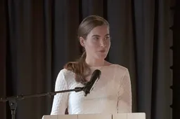 Lidewij de Vos (28) geeft eerste speech als FVD-leider: kalm, rechts en vastberaden