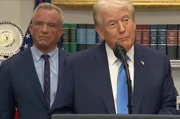 Trump waarschuwt moeders in Witte Huis: “Laat je baby niet volgepompt worden met vaccins”