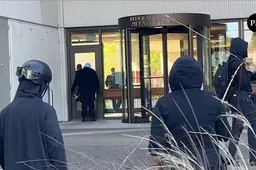 Antifa bestormt federaal gebouw in Eugene: medewerkers opgesloten, geweld gemeld