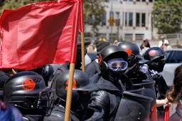 Undercover onthulling: ANTIFA blijkt militaire organisatie met geweld als doel