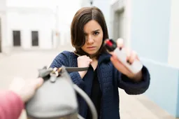 Wanstaltig! Politiebond tegen legalisering pepperspray – maar vrouwen moeten zichzelf kunnen verdedigen