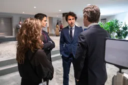 Linkse partijen weigeren motie tegen alle politiek geweld te steunen - schokkend en levensgevaarlijk