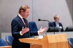 Van Weel te soft: Israël zet Gaza in brand, maar Den Haag durft niet te veroordelen