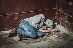 Amsterdam wil crack uitdelen: hoofdstad totaal losgeslagen