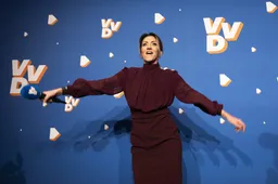 Yesilgöz danst op haar eigen verlies: VVD daalt, maar noemt het ‘overwinning’