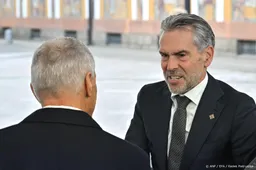 Schoof wil 'doorduwen' op negentiende sanctiepakket Rusland