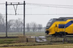 Fietser overleden na botsing met trein in Tynaarlo