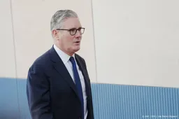 Starmer verlaat Europese top na incident bij synagoge Manchester