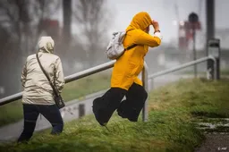 Zaterdag zware windstoten door restanten orkaan Humberto  