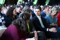 D66 wil rookverbod op terrassen en in auto's met kinderen