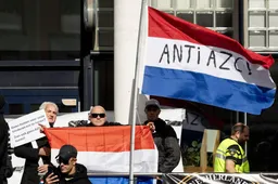 Aanhoudingen om belediging bij demonstratie tegen azc Schiedam