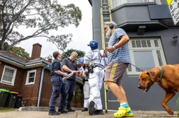 Australische man aangeklaagd die uit huis voorbijgangers beschoot