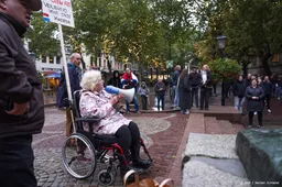 Honderden mensen bij protest in Zwolle tegen langere asielopvang