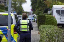 Zoon neergestoken Duitse burgemeester geboeid uit huis meegenomen