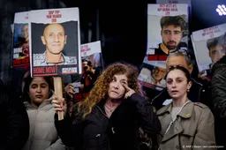 Families gijzelaars vragen Netanyahu niet te vertragen