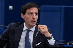 Hoekstra: vapen is wraak van de tabaksindustrie 
