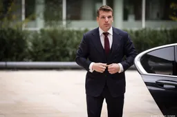 Minister Moes wil dat Radboud aangifte doet tegen docent