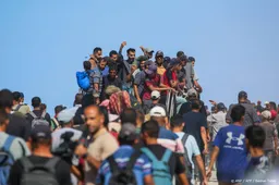 Duizenden Palestijnen keren terug naar verlaten huizen