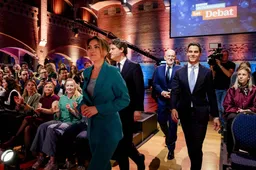 Demonstratie op Amsterdams Beursplein, vlakbij locatie RTL-debat