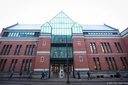 Brit de cel in na aanzetten kind tot zelfverminking