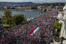 Grote protesten op Hongaarse herdenkingsdag anti-Sovjetopstand