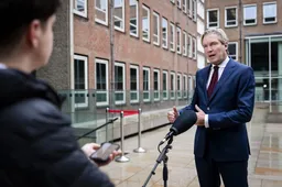 Minister in gesprek met buurlanden over vergunning voor gaswapens