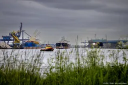Zoektocht naar vermisten na aanvaring haven Amsterdam gaat door