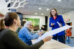 CU-leider Bikker brengt stem weer uit in Goudse basisschool