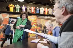 Van der Plas (BBB) brengt stem uit in stadion Go Ahead Eagles