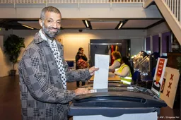 Tofik Dibi (BIJ1) brengt stem uit voor Kamerverkiezingen