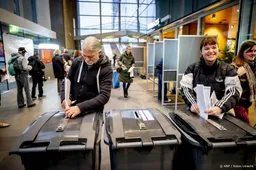 Rustig bij stembureaus op stations na enkele duizenden bezoekers