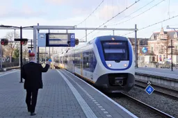 Eindelijk! Kabinet laat zwartrijdende asielzoekers straks écht betalen - VVD en BBB onder druk