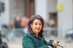 Khadija Arib fileert ‘peilingpolitiek’: debatten zijn geen paardenrace meer maar pure manipulatie