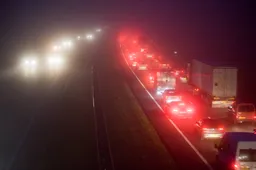 Rijkswaterstaat waarschuwt: avondspits wordt chaos door wintertijd en regen