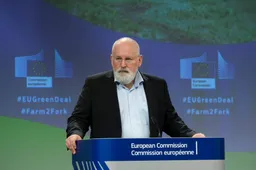 Timmermans ontkent lobby-schandaal: “Geen geheime afspraken” - maar Brussel gonst van de verdenkingen
