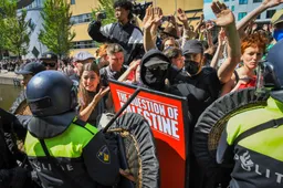 Universiteit bezet door activisten - extreemlinks riskeert levens voor politieke stunt