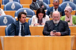 Jesse Klaver verliest elk fatsoen: noemt rechts ‘vandalen’ en ‘antidemocratisch’ tijdens toespraak